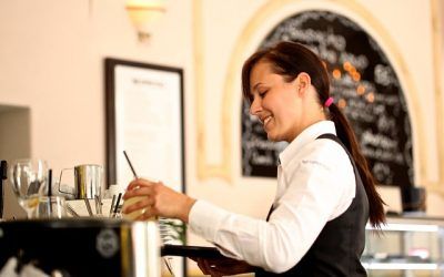 Trabajo en hostelería y turismo y el permiso de residencia en España